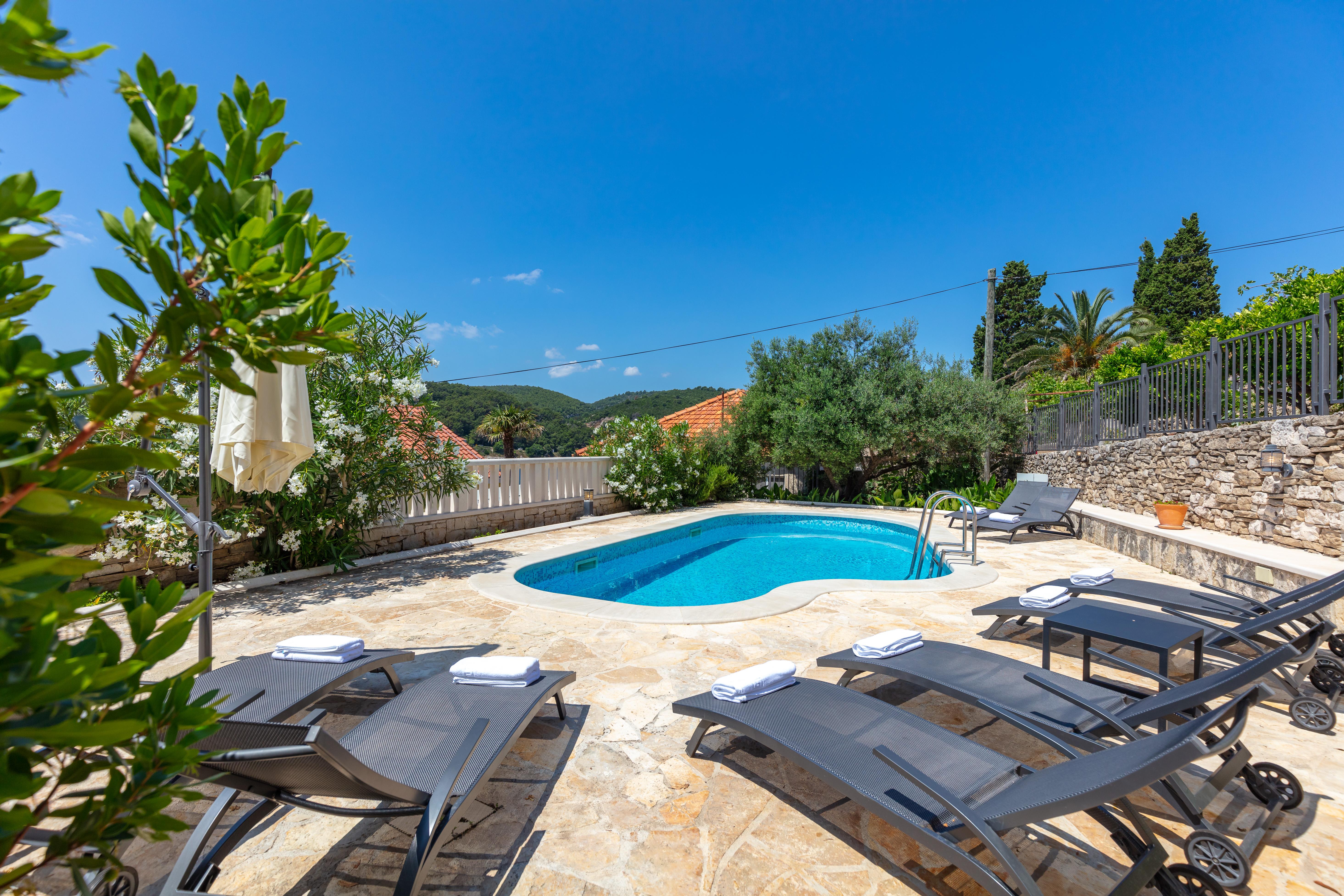 Your Family Oasis By The Sea Villa Mir Vami, Heated Pool Sumartin Exterior photo