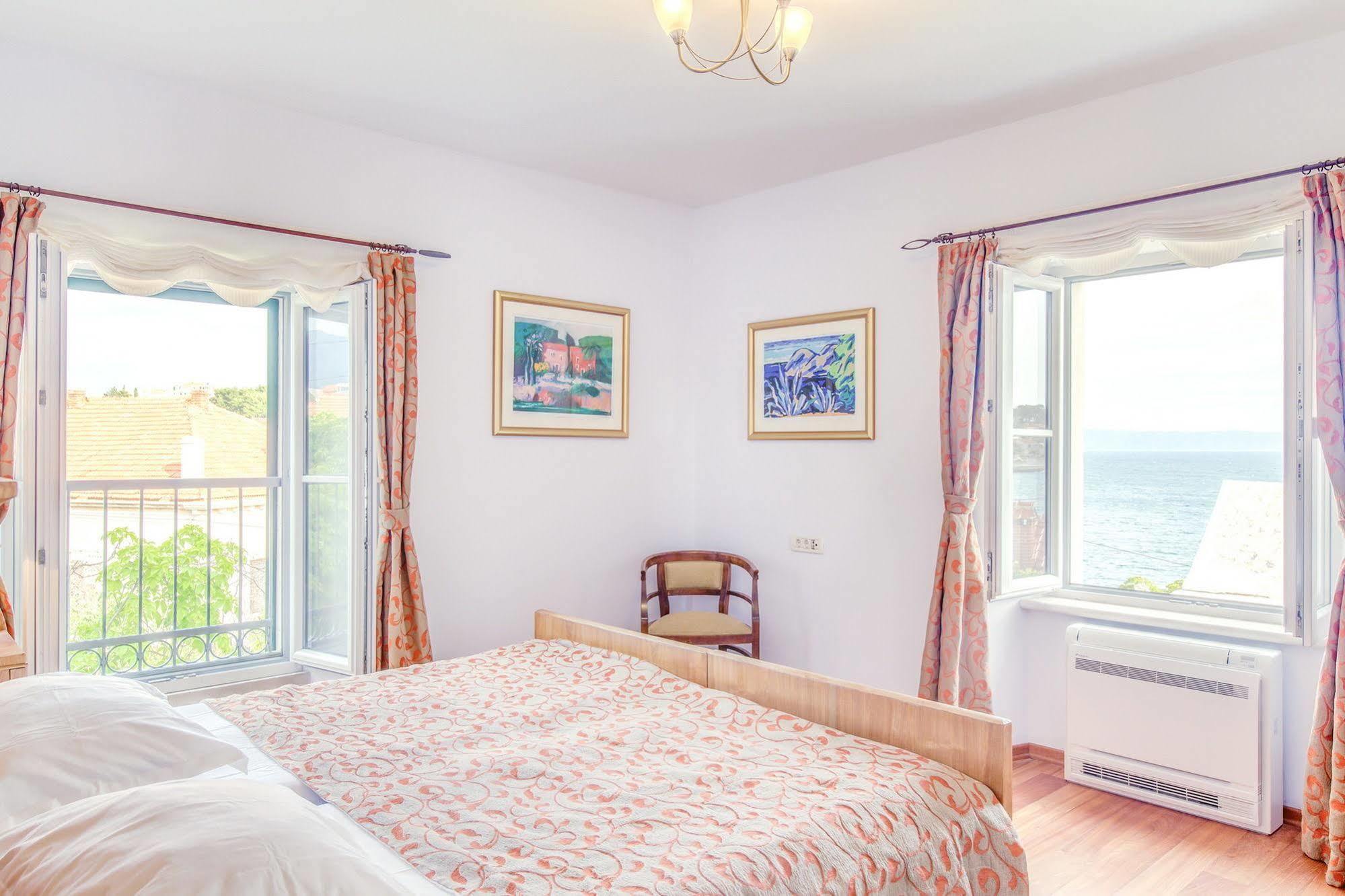 Your Family Oasis By The Sea Villa Mir Vami, Heated Pool Sumartin Exterior photo